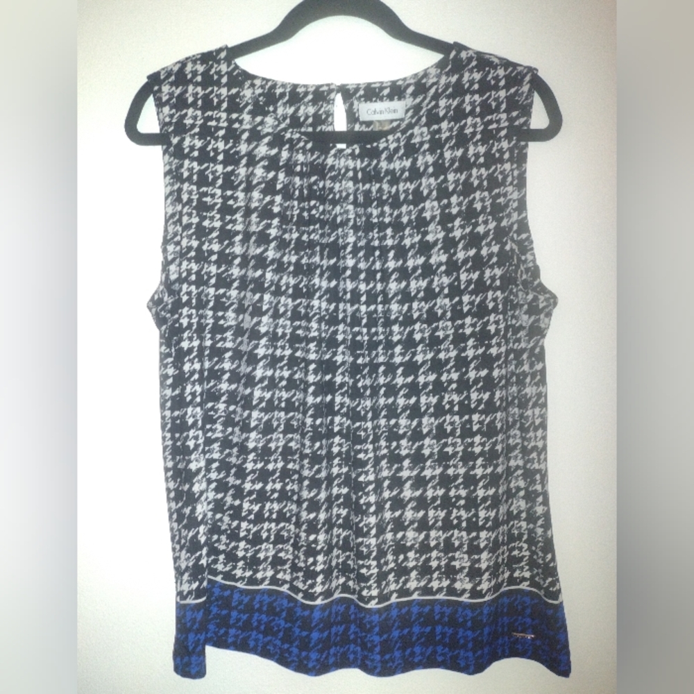 Calvin Klein sleeveless top, XL, from smoke-free home